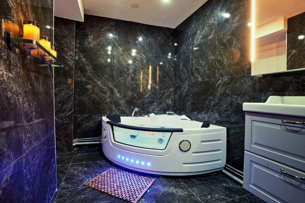 Versailles Jacuzzi - Sauna - Rdc 2 Extérieur photo